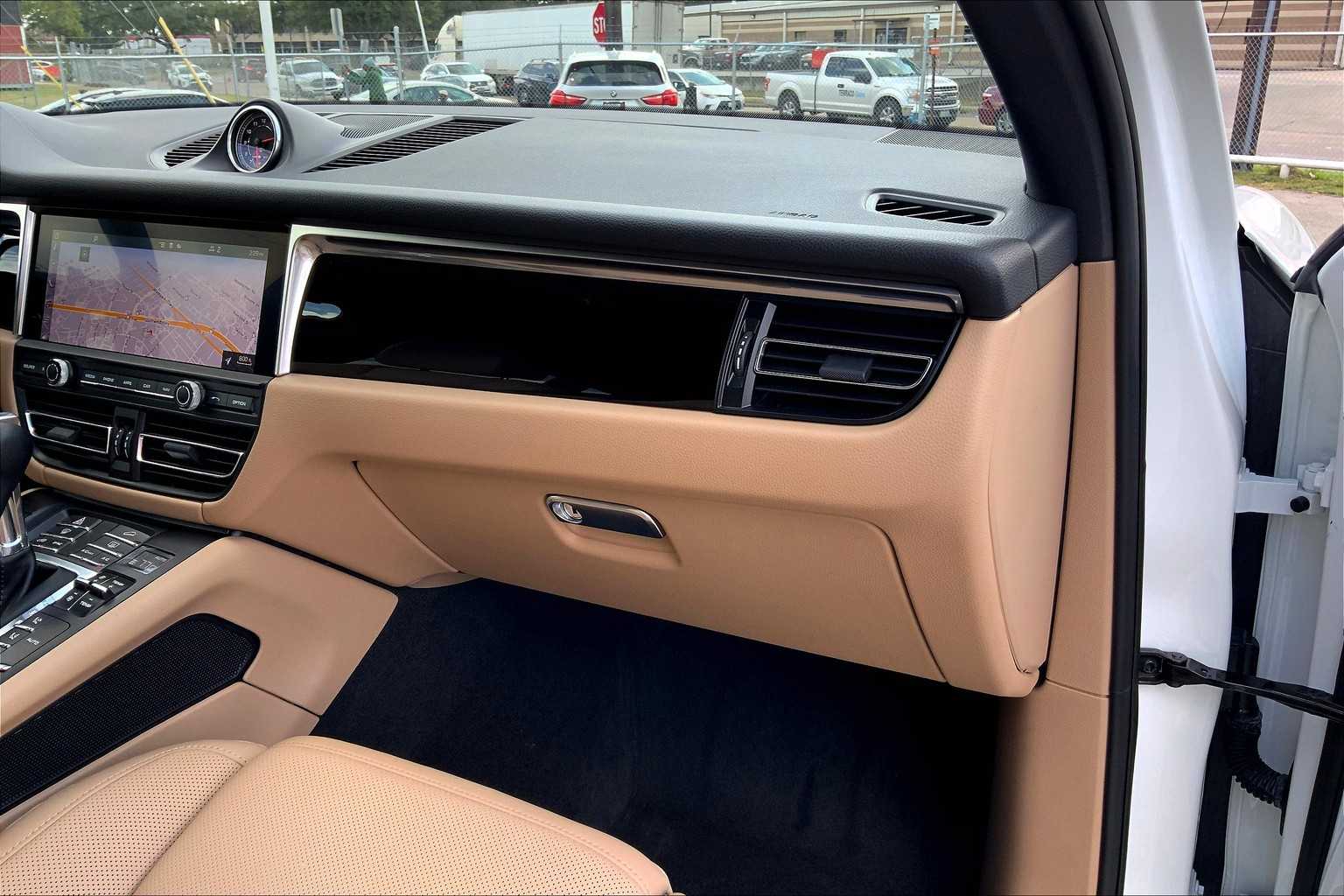 2020 Porsche Macan S photo 18
