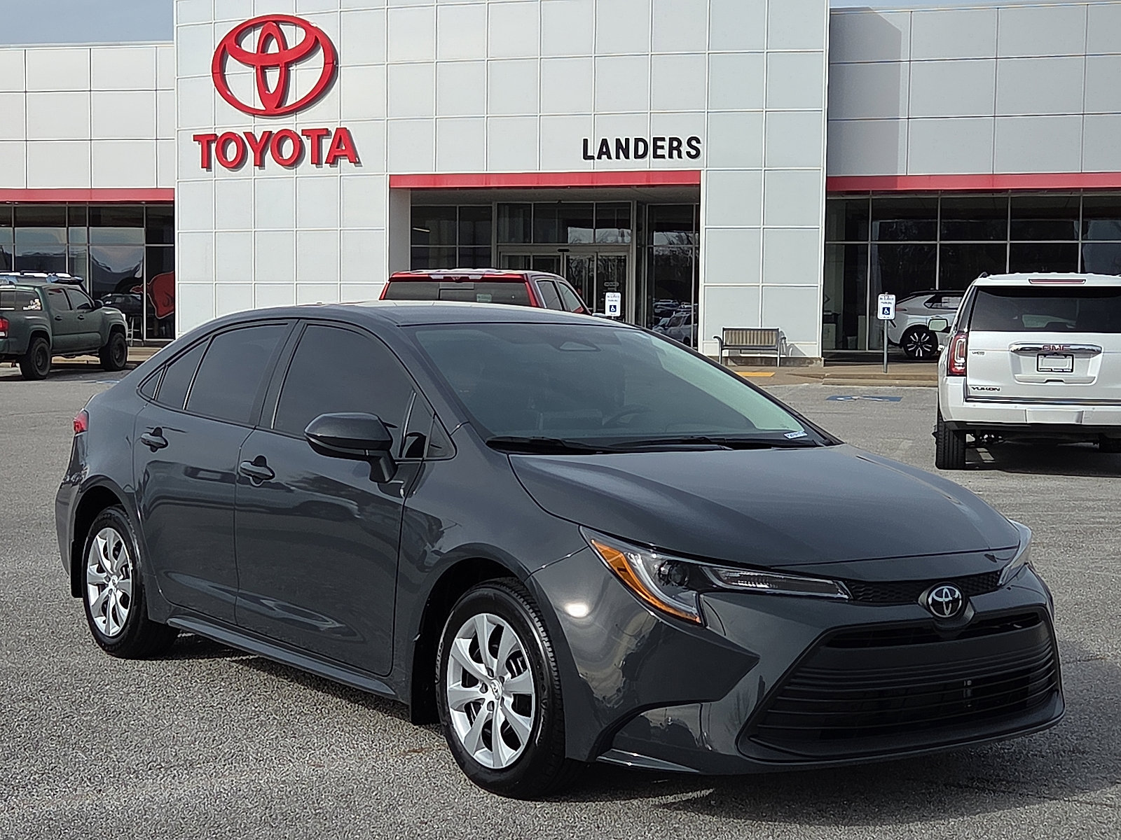 2024 Toyota Corolla LE's photo