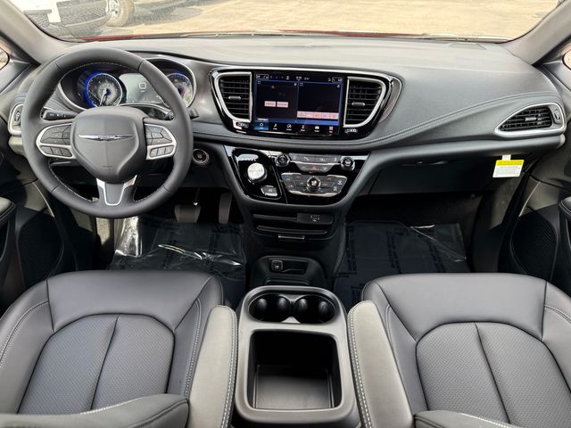 2026 Chrysler Pacifica photo 19
