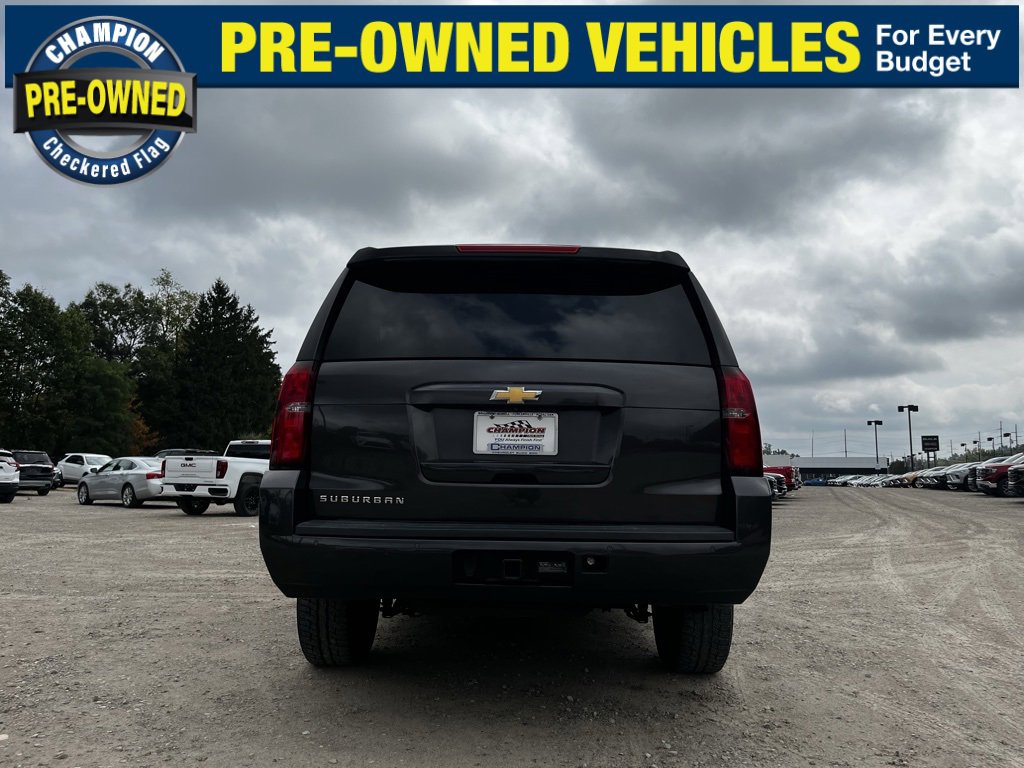 2018 Chevrolet Suburban LT photo 3