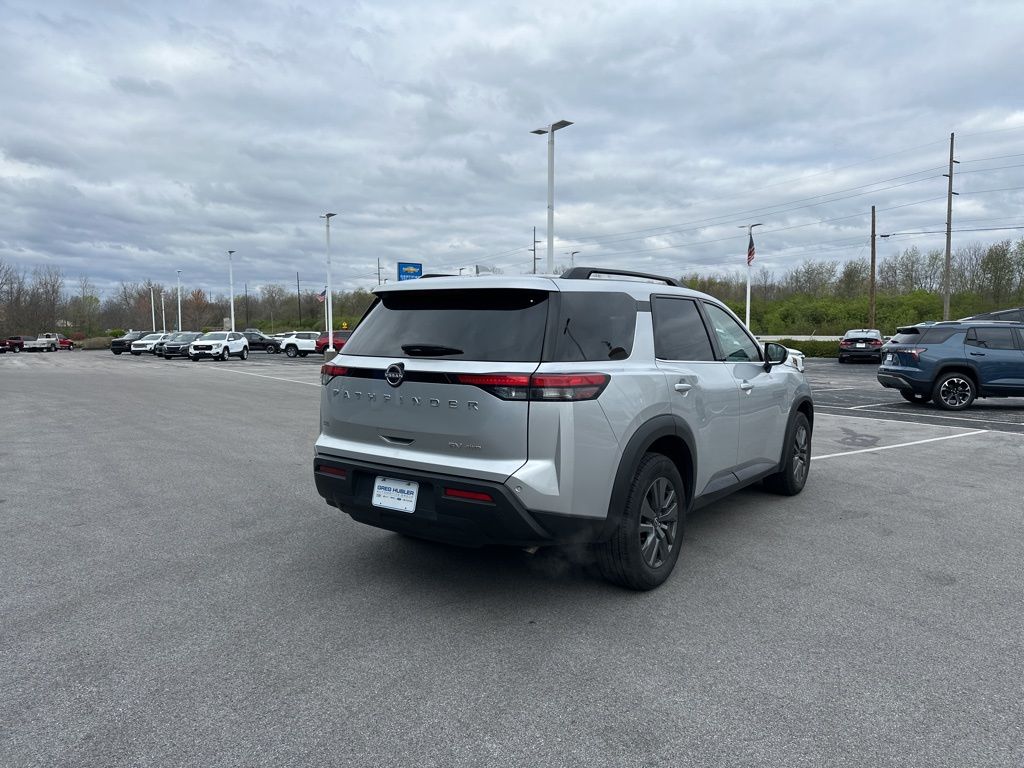 2024 Nissan Pathfinder SV photo 2
