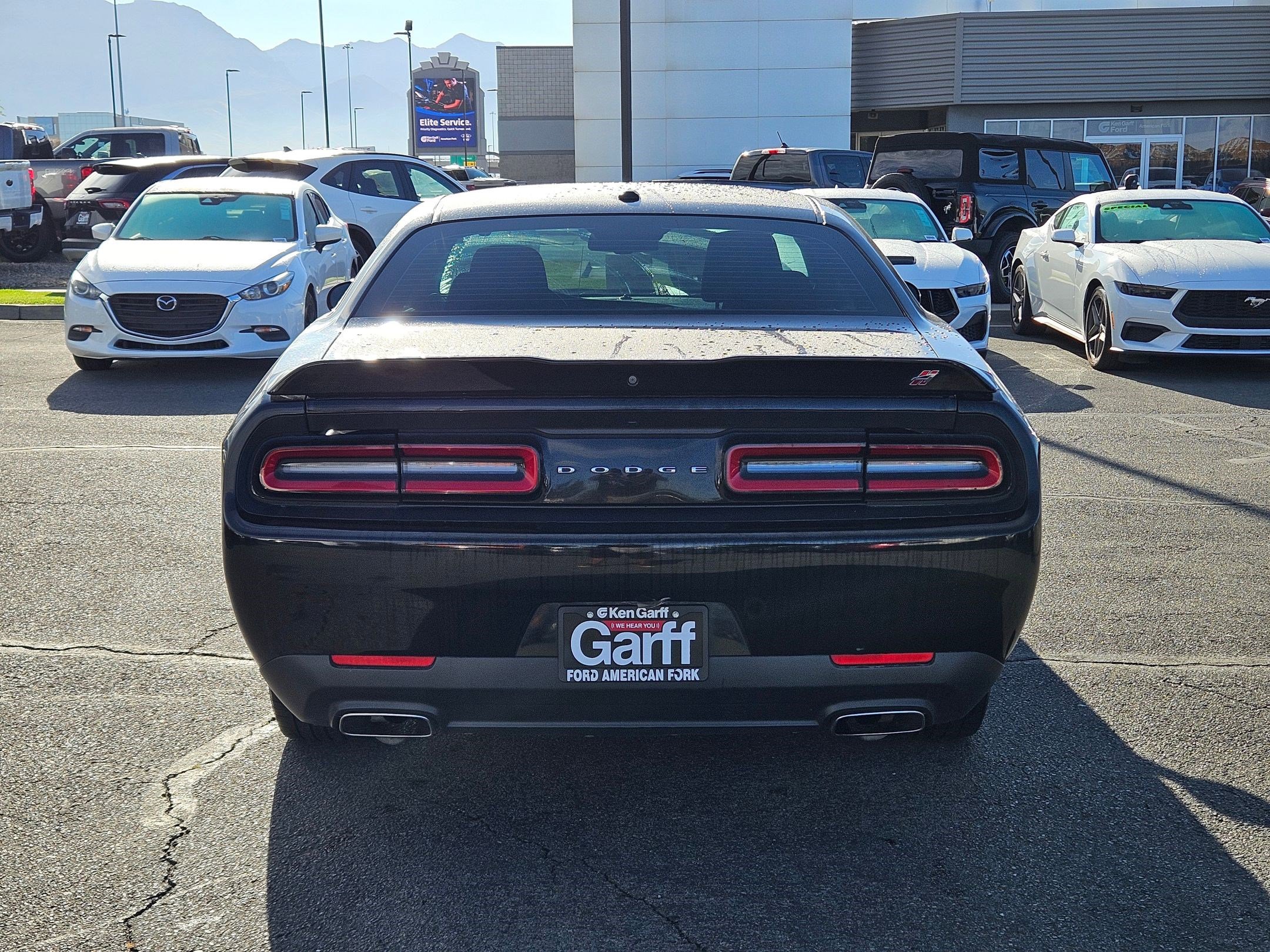 2019 Dodge Challenger SXT photo 3