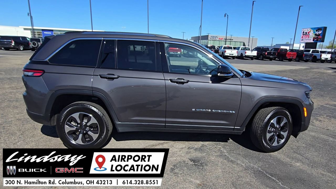 2023 Jeep Cherokee Base photo 8