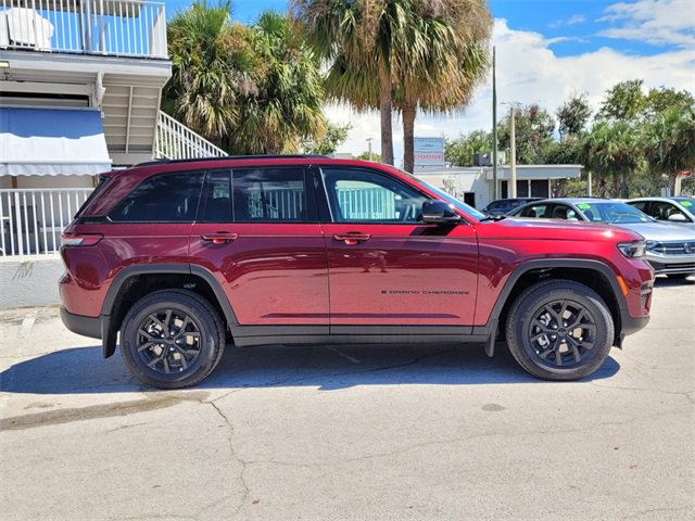 2025 Jeep Grand Cherokee Altitude photo 4