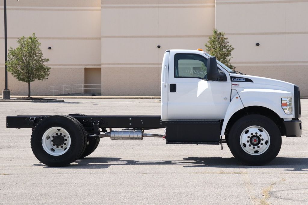 2025 Ford F-750 SuperCab photo 7