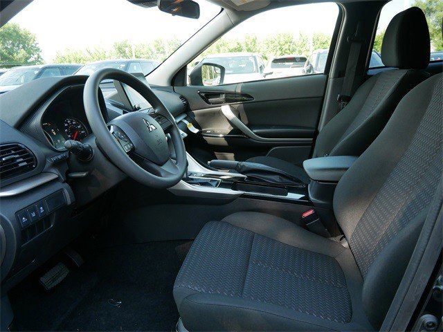 2025 Mitsubishi Eclipse Cross LE photo 4
