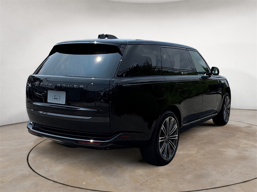 2025 Land Rover Range Rover SE photo 4
