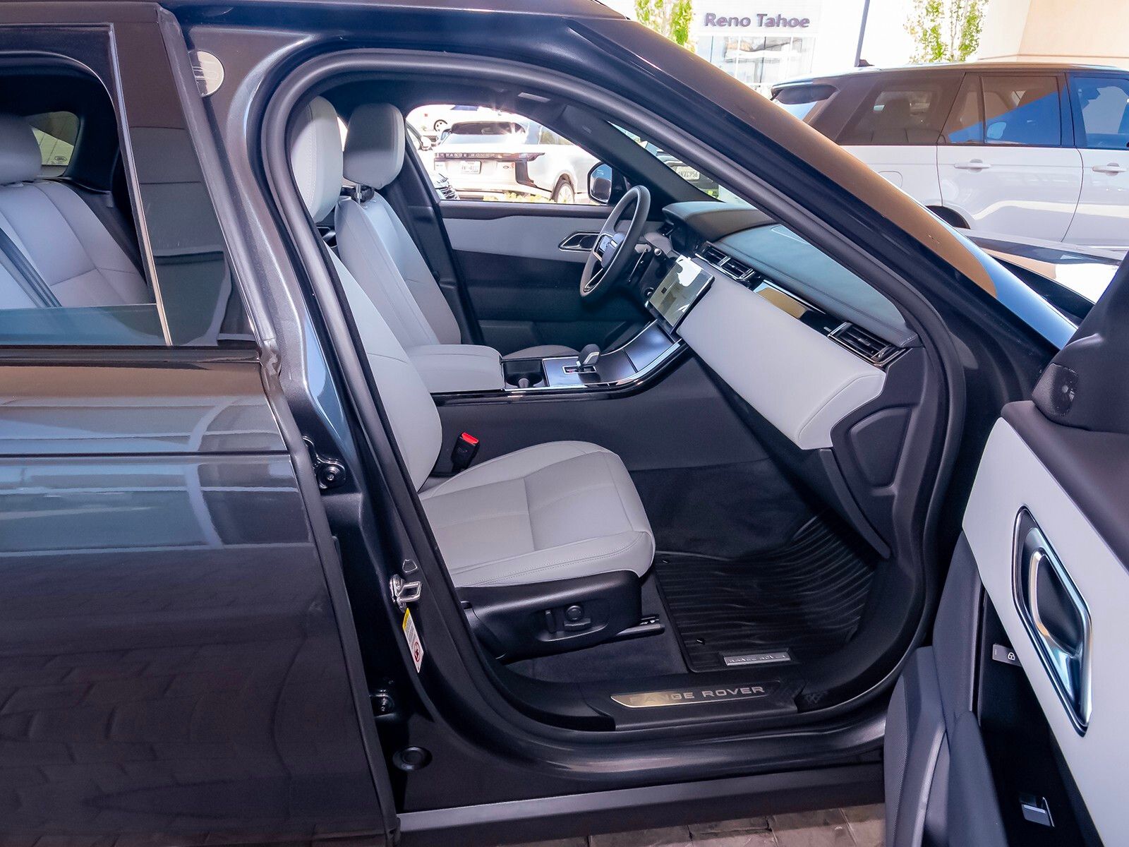 2026 Land Rover Range Rover Velar SE photo 35