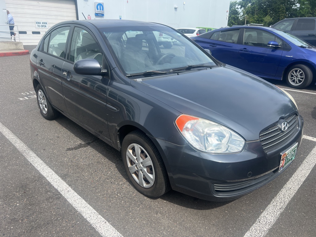 2010 Hyundai Accent GLS photo 2