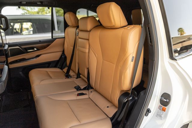 2025 Lexus LX 600 Luxury photo 7
