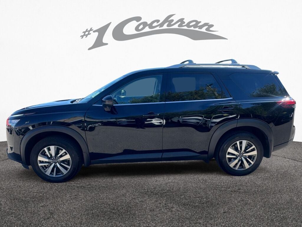 2024 Nissan Pathfinder SL photo 3