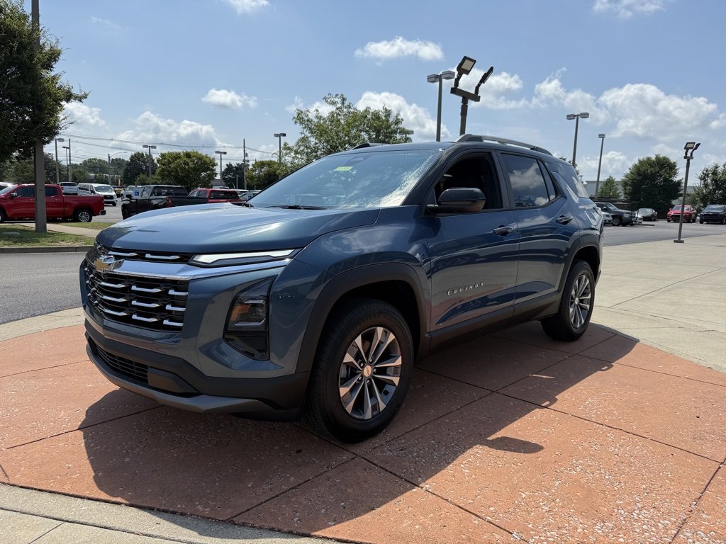 2026 Chevrolet Equinox LT photo 2