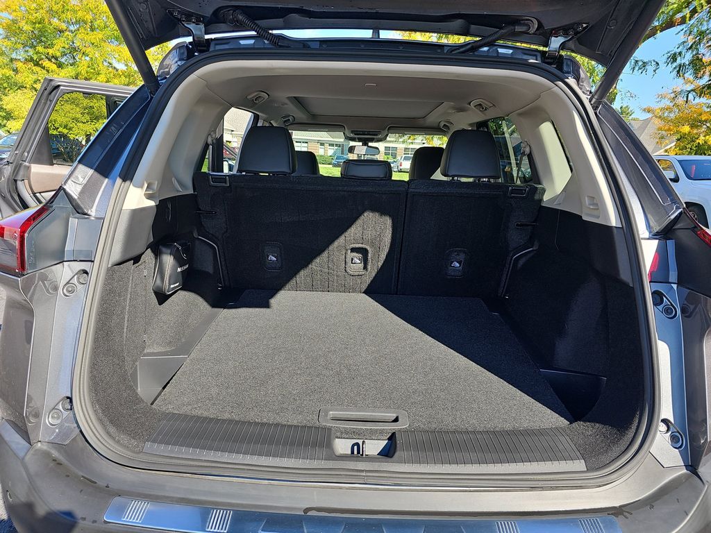 2022 Nissan Rogue SV photo 12