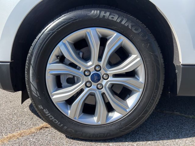 2022 Ford Edge Titanium photo 16