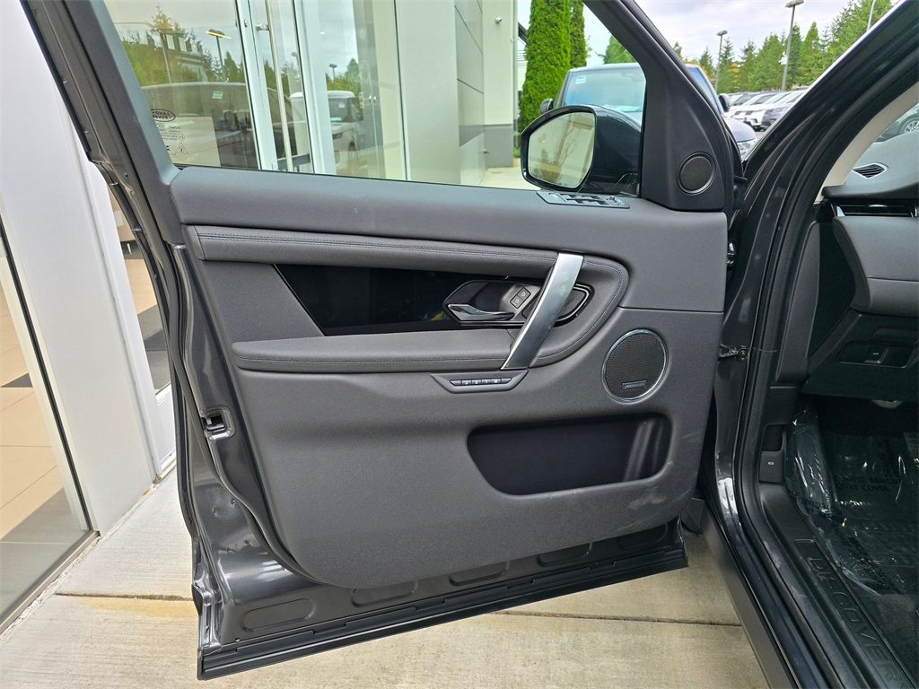2025 Land Rover Discovery Sport S photo 19