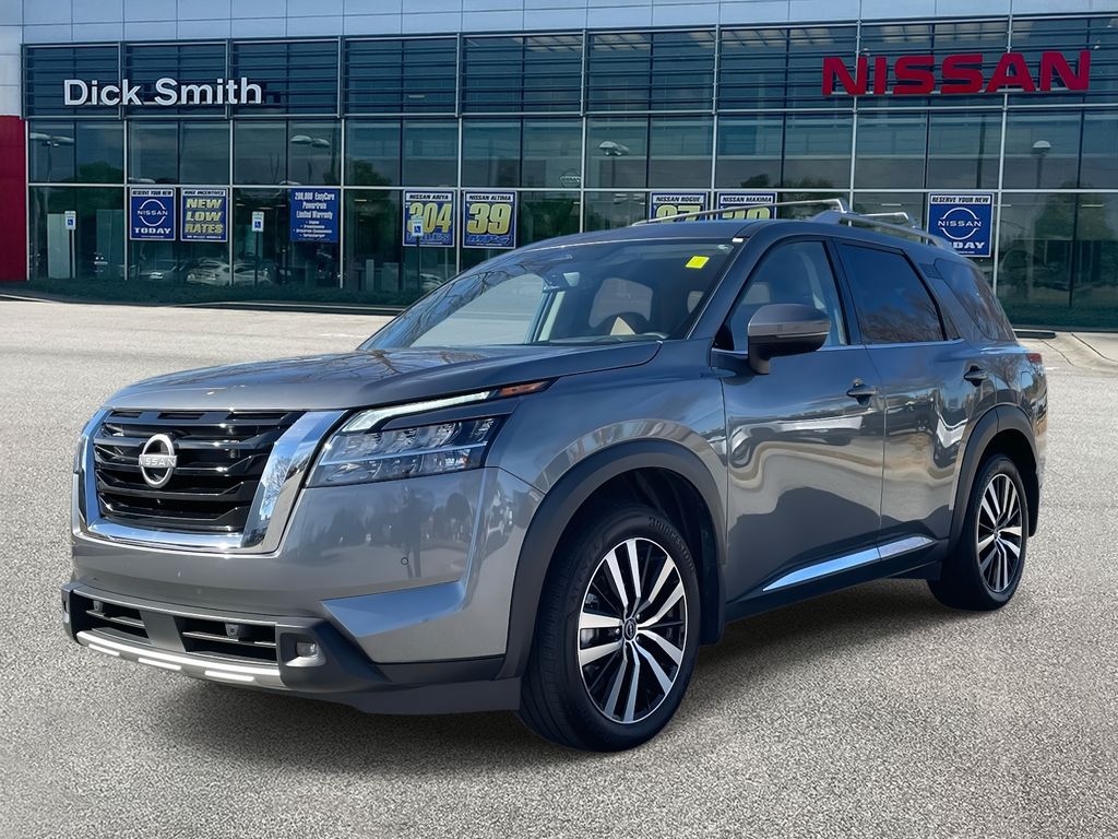 2024 Nissan Pathfinder Platinum photo 2