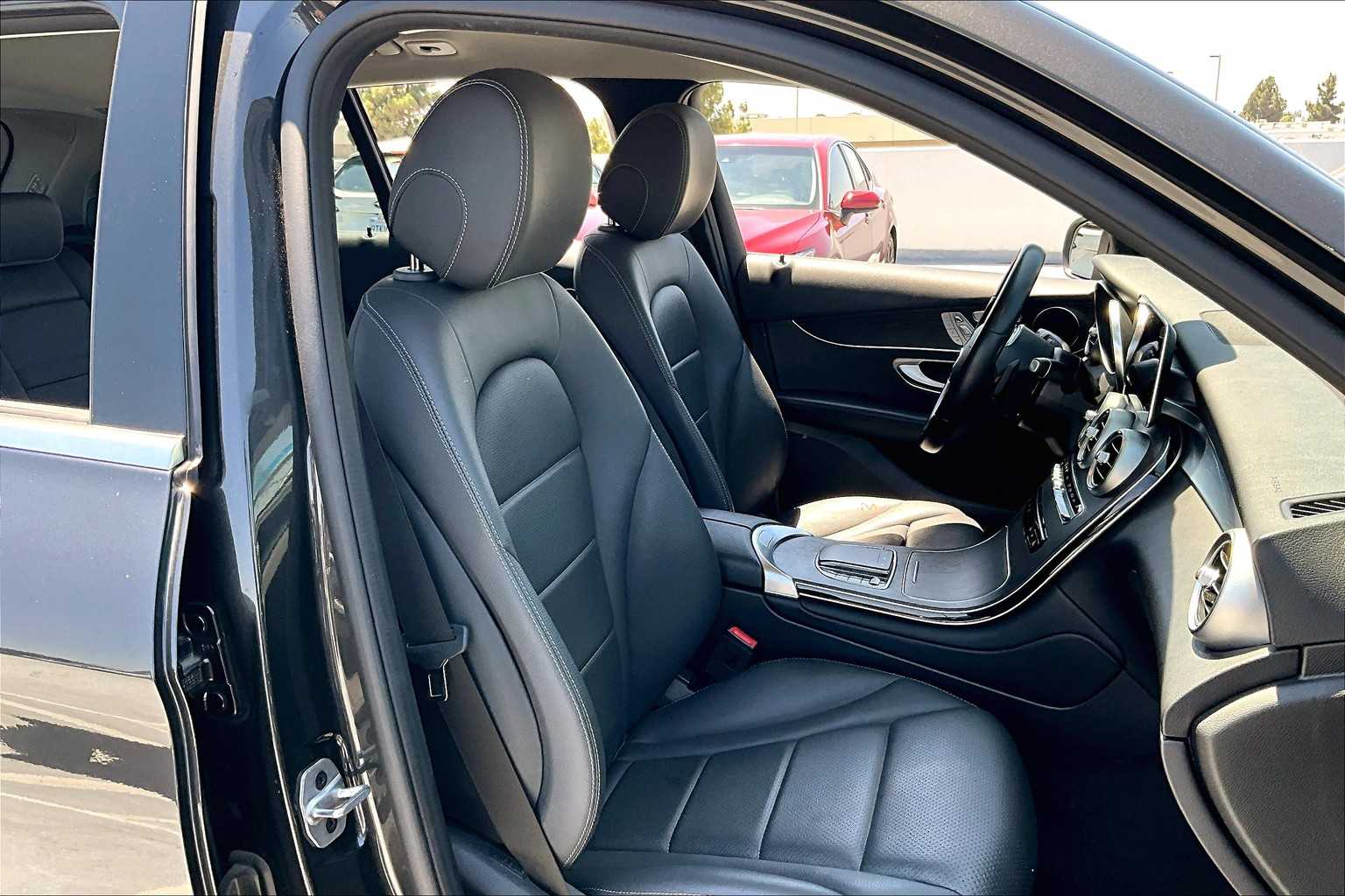 2022 Mercedes Benz GLC 300 photo 8
