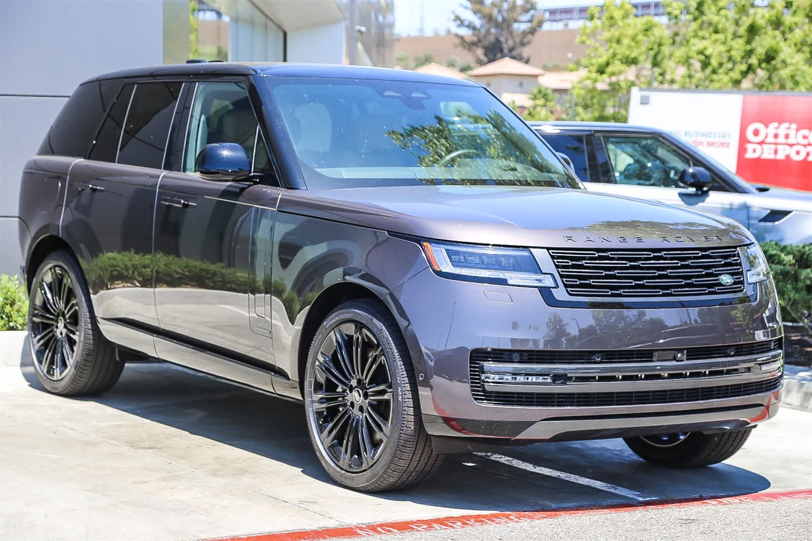 2025 Land Rover Range Rover Autobiography photo 3