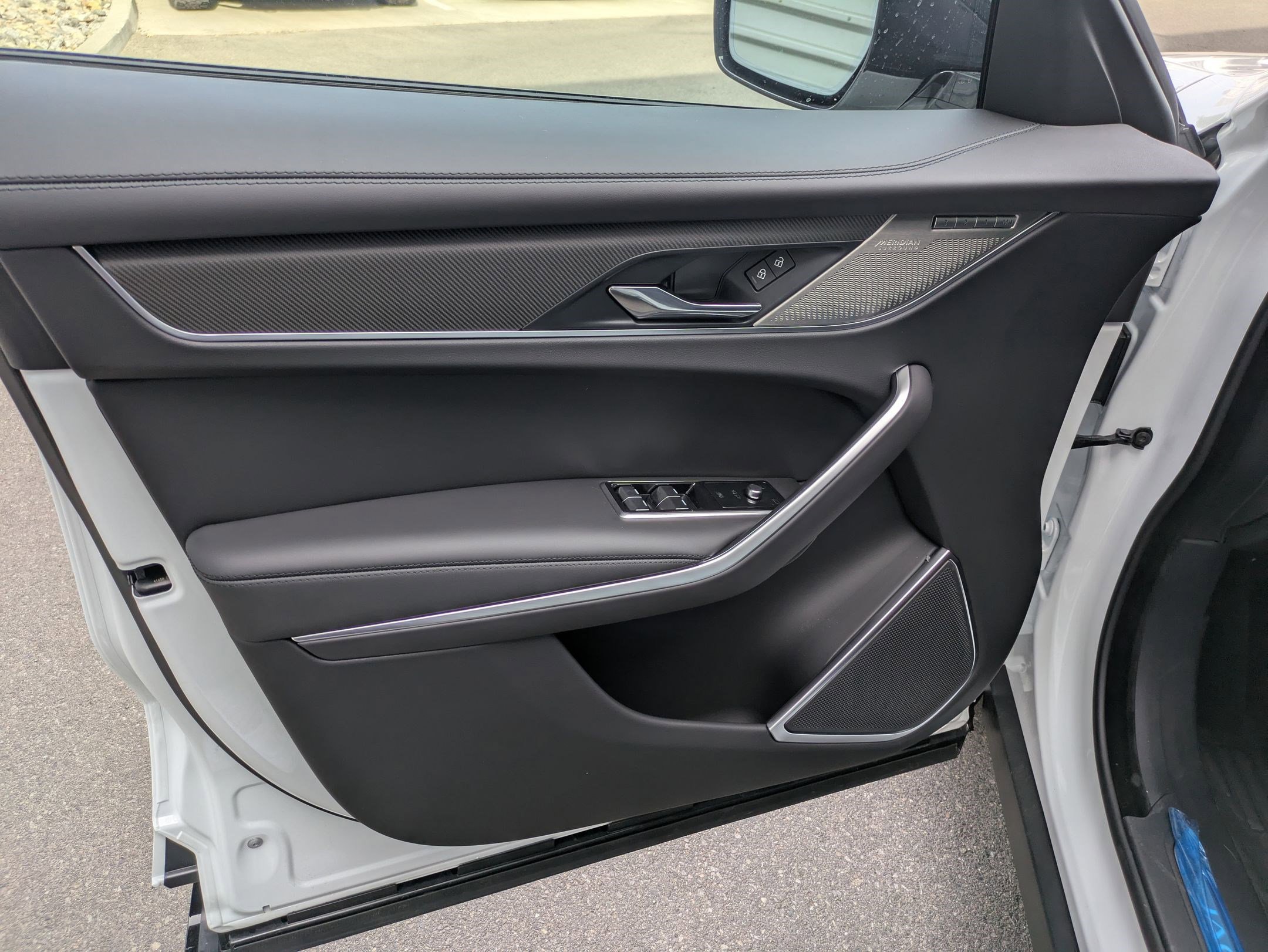 2026 Jaguar F-PACE SVR photo 9