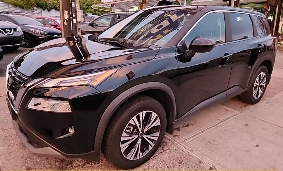 2023 Nissan Rogue SV's photo