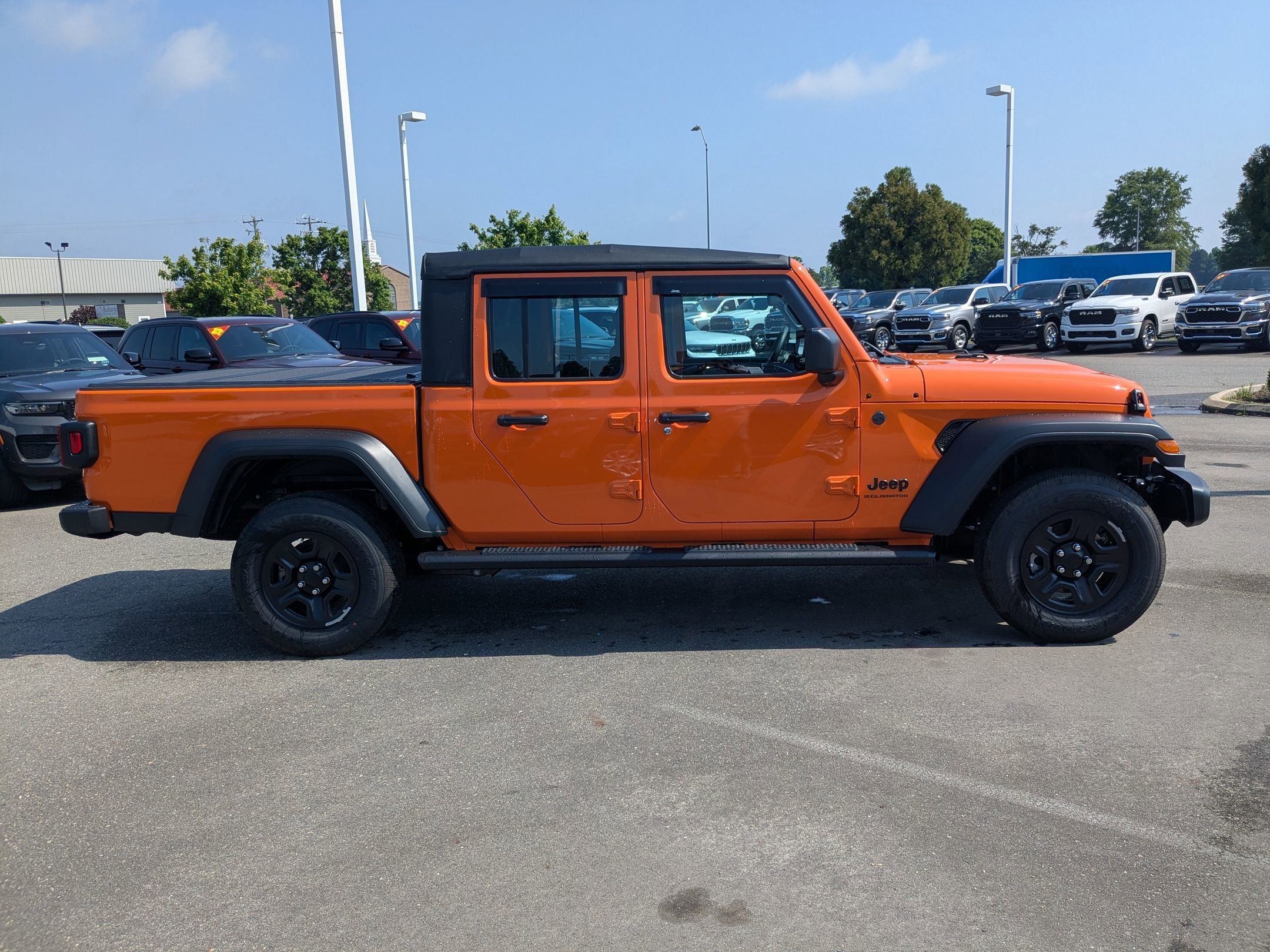 2025 Jeep Gladiator Sport photo 4