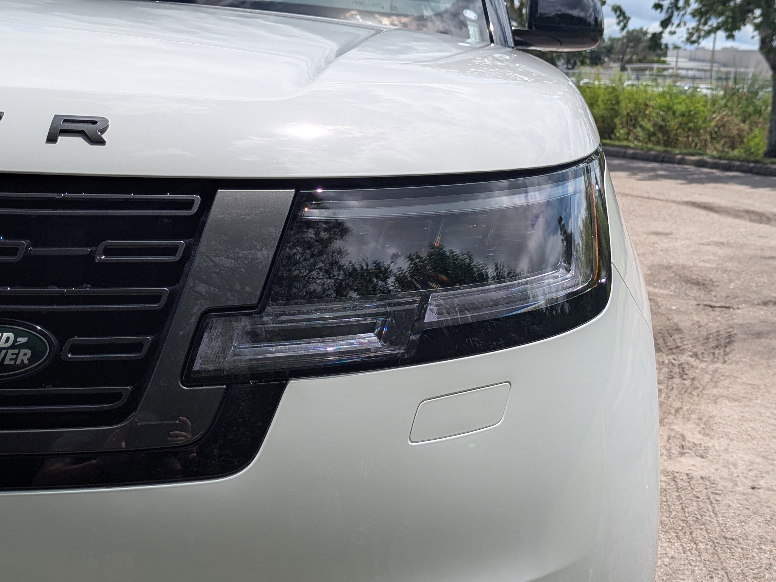 2025 Land Rover Range Rover SE photo 9