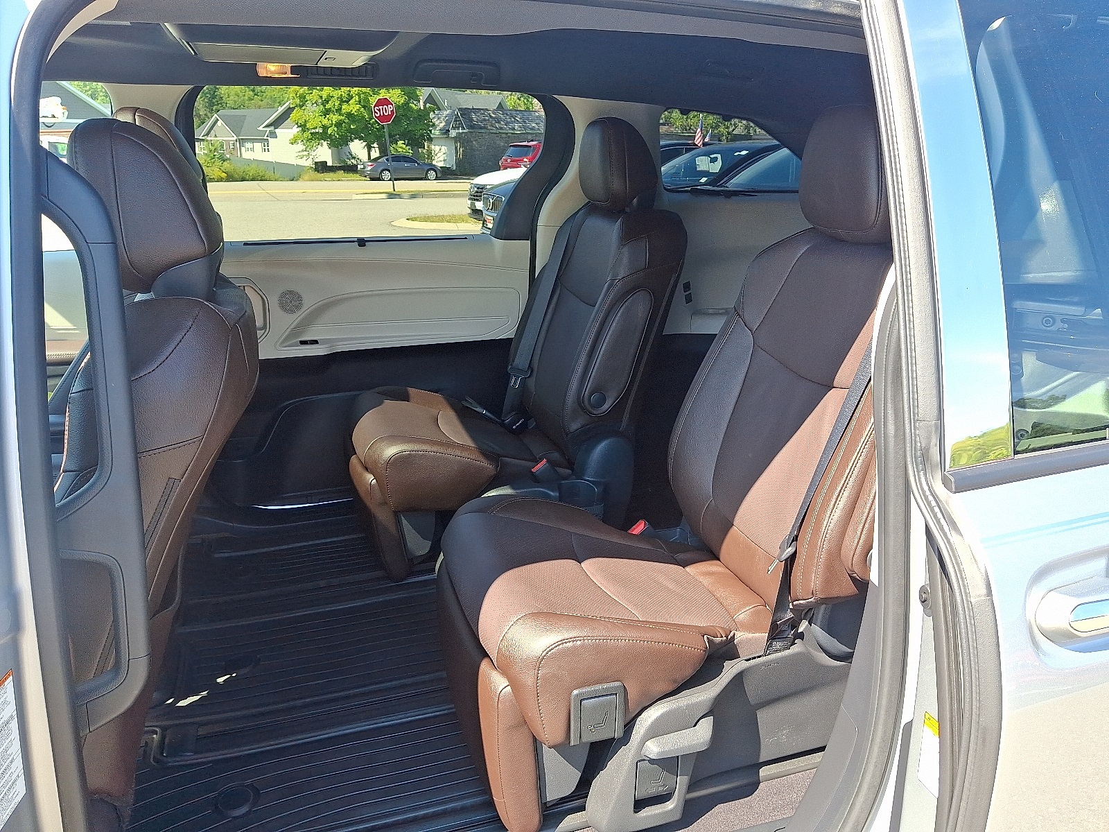 2024 Toyota Sienna Platinum photo 11