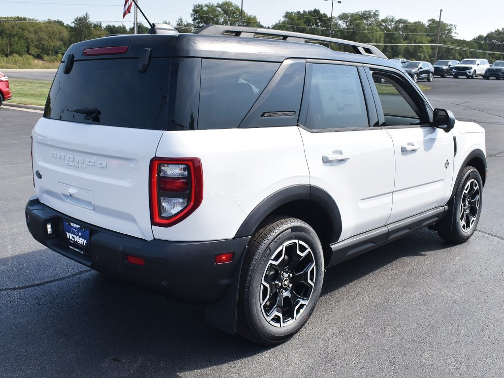 2025 Ford Bronco Sport Outer Banks photo 12
