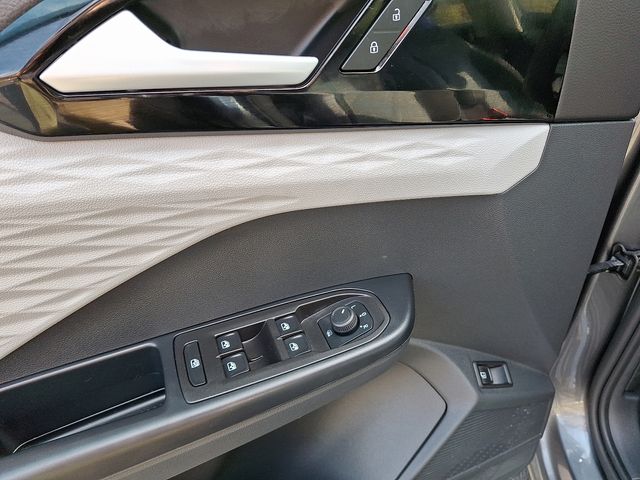 2024 Volkswagen Taos S photo 8