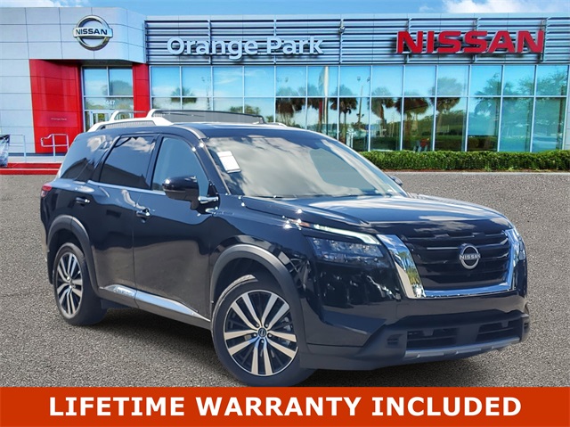 2025 Nissan Pathfinder Platinum's photo