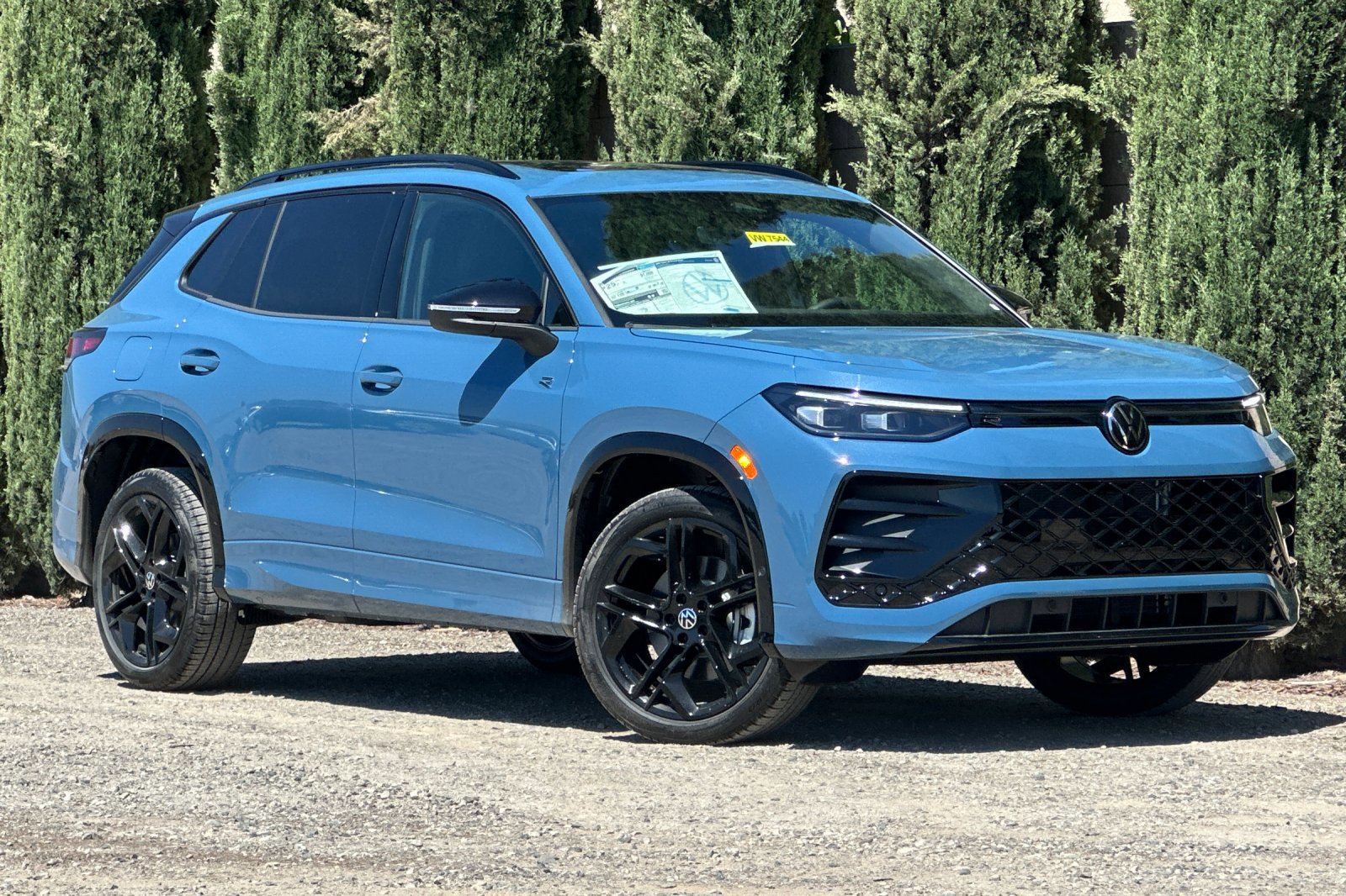 2025 Volkswagen Tiguan SE R-Line Black photo 2