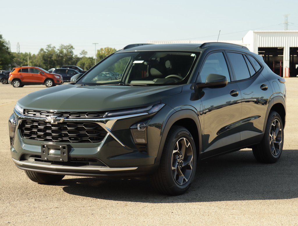 2025 Chevrolet Trax LT photo 2