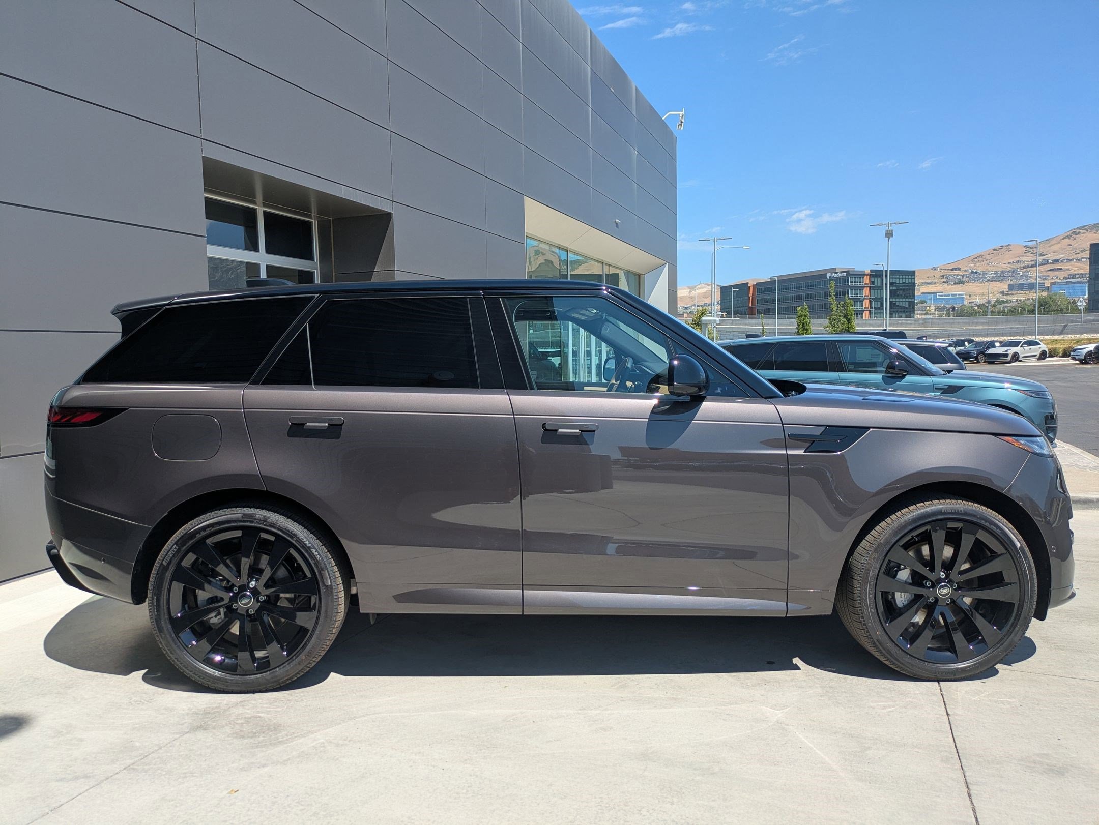 2025 Land Rover Range Rover Sport SE photo 4