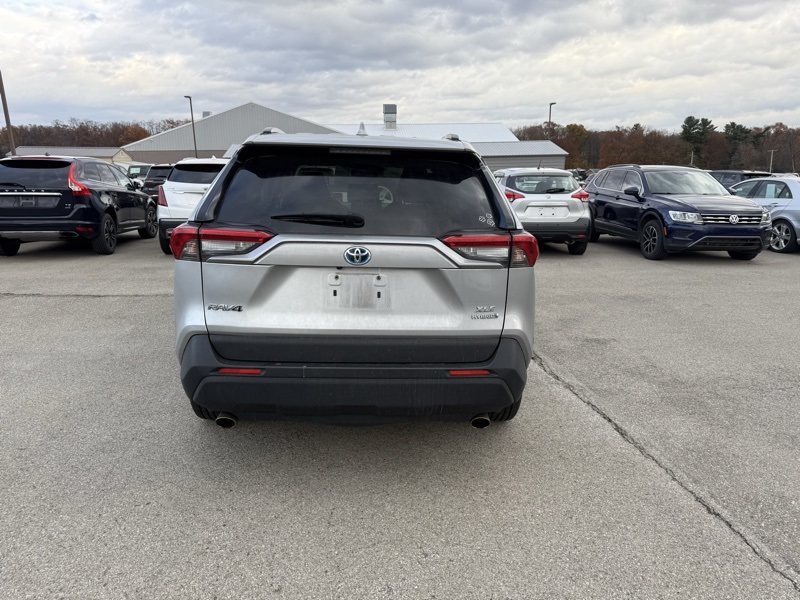 2021 Toyota RAV4 Hybrid XLE photo 4