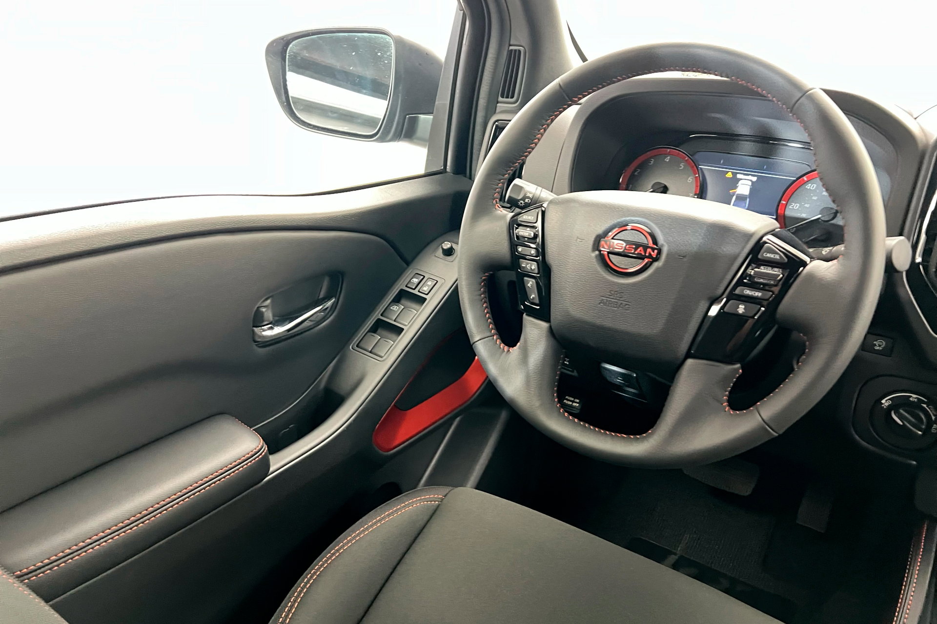 2025 Nissan Frontier PRO-4X photo 11