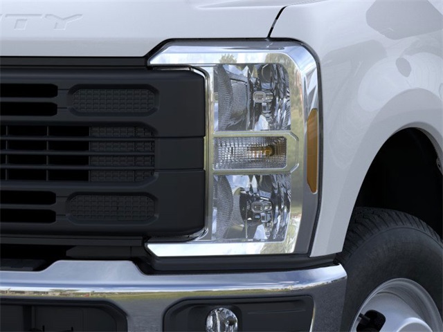 2025 Ford F-350 XL photo 17