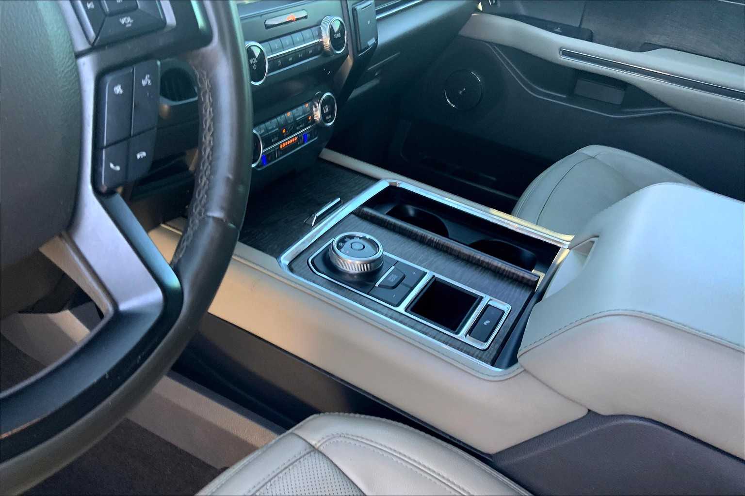 2019 Ford Expedition Limited photo 12