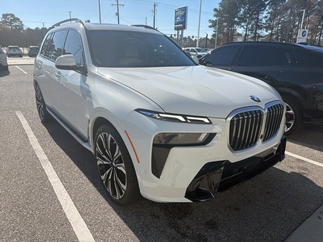 2023 BMW X7 40i's photo