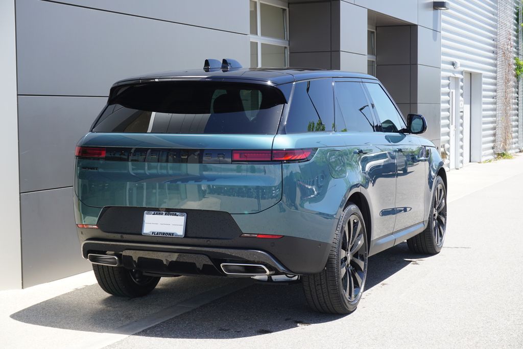 2025 Land Rover Range Rover Sport SE photo 2