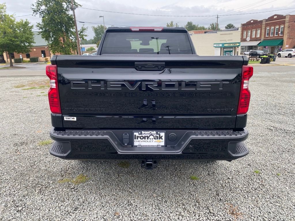 2024 Chevrolet Silverado 1500 Custom photo 3