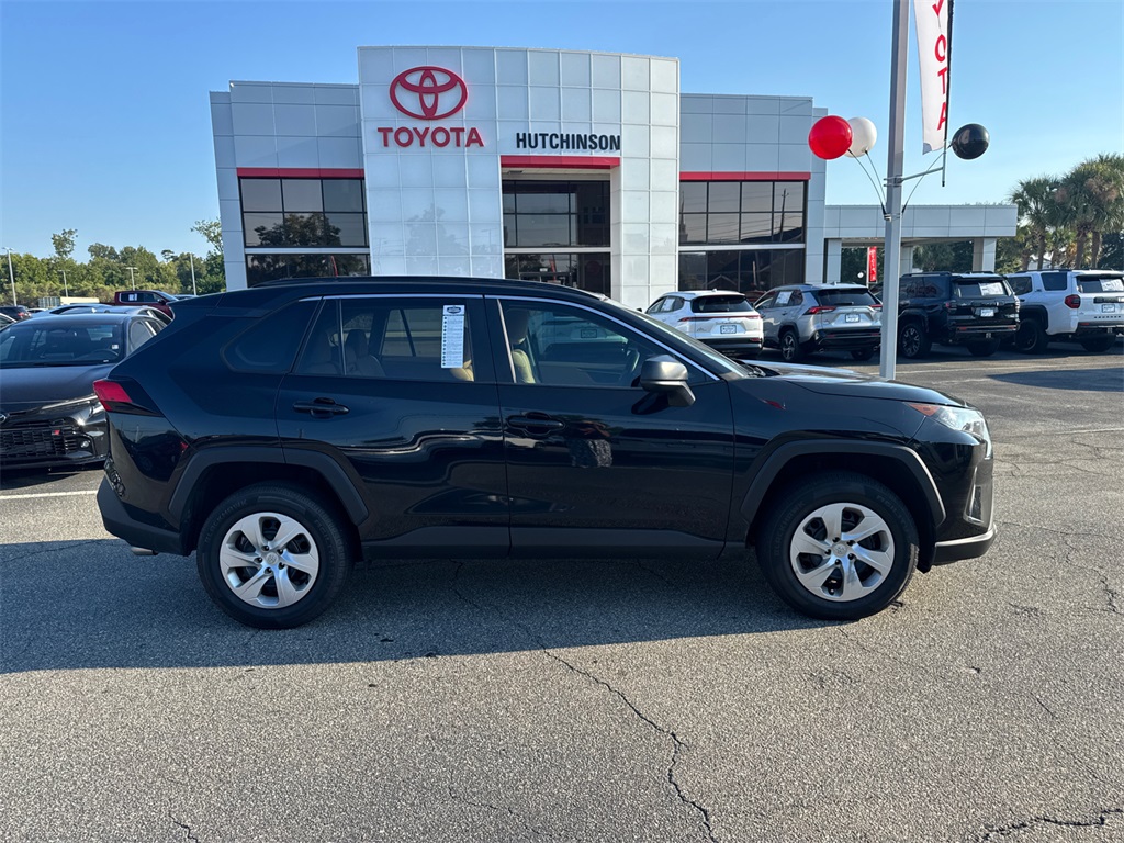 2021 Toyota RAV4 LE photo 2