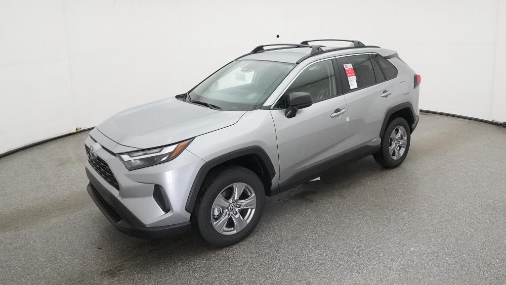 2025 Toyota RAV4 LE's photo