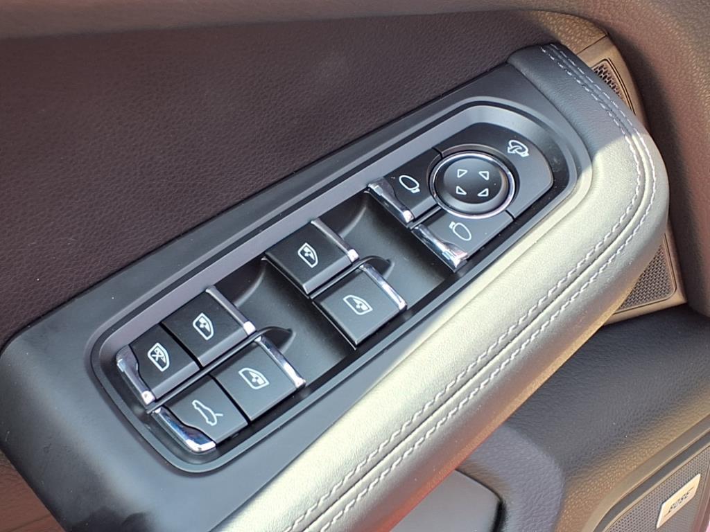 2022 Porsche Macan photo 9