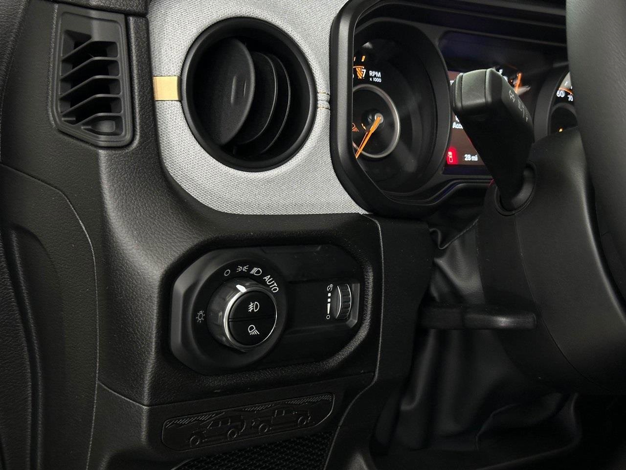 2025 Jeep Gladiator Sport S photo 23