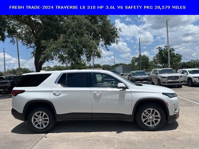 2024 Chevrolet Traverse LS photo 2