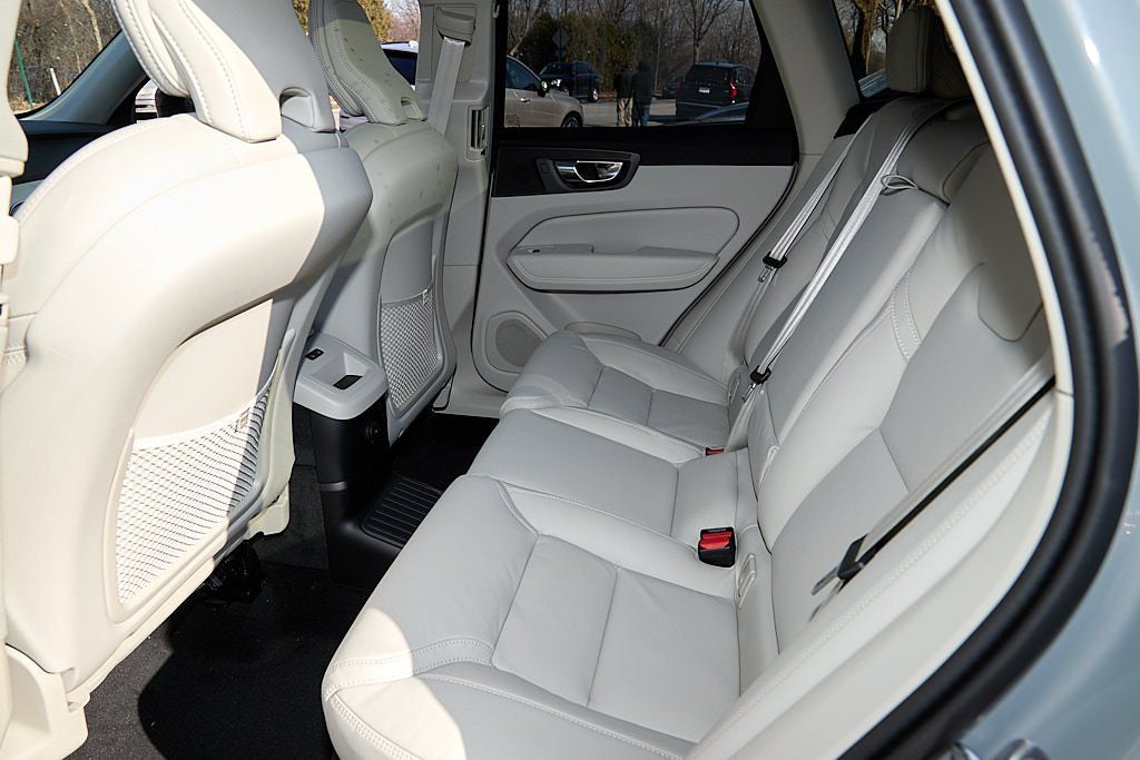 2026 VOLVO XC60 - Image 18