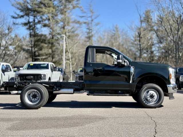 2025 Ford F-350 XL photo 4