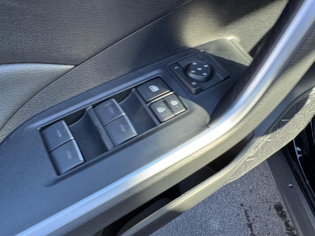 2025 Toyota RAV4 Hybrid XLE photo 11