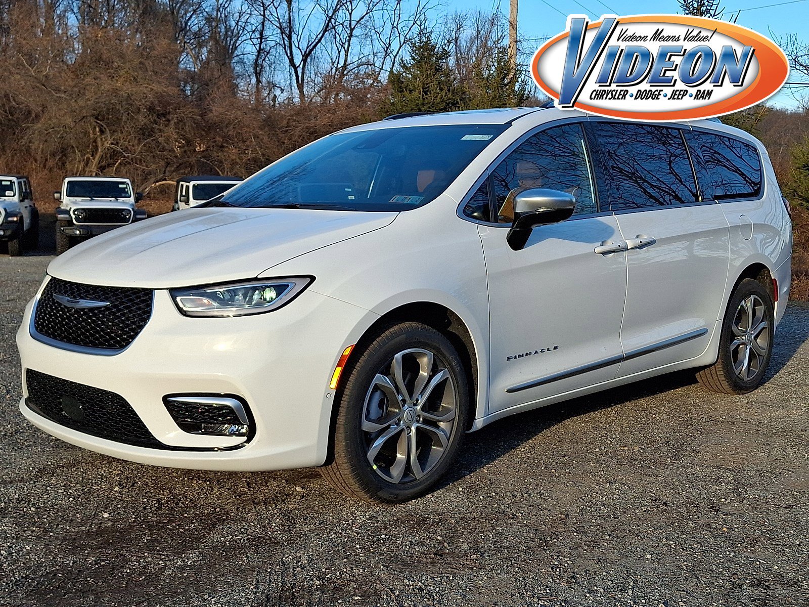 2026 Chrysler Pacifica Pinnacle's photo