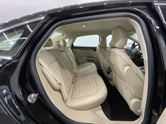 2016 Ford Fusion SE photo 24